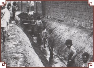 Сбор вытекающей из скважины нефти